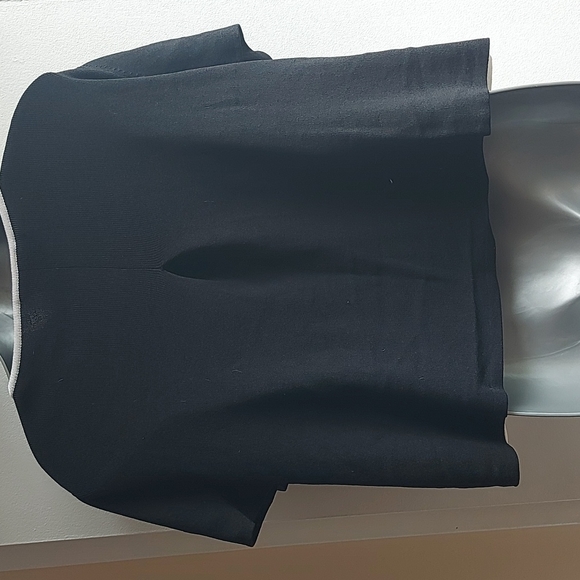 Black and White Cover-up - Picture 3 of 5